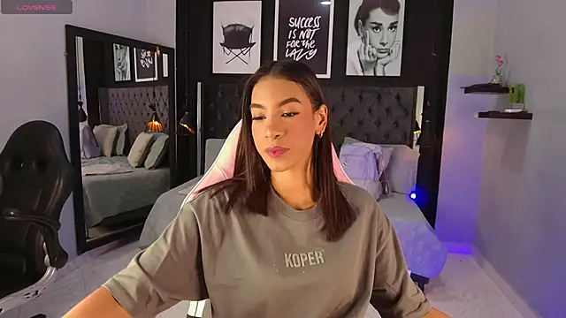 Snapshot of kitty_collins_ chatting on December 2025 11:38:02 AM kitty collins online show from December 2025 11:38:02 AM