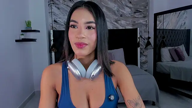 Snapshot of kitty_collins_ chatting on May 2026 12:17:01 PM kitty collins online show from May 2026 12:17:01 PM