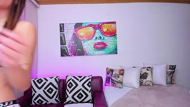 leyah  online show from October 2025 12:39:02 PM