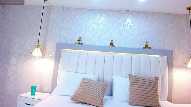 LinaLanm online show from September 2025 04:07:02 AM