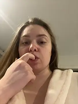 DeniMilkyyyyy online show from December 2025 09:15:01 PM