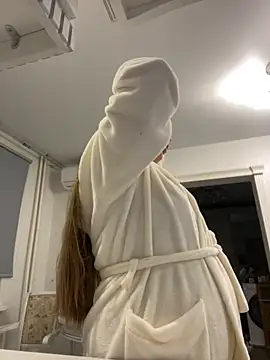 DeniMilkyyyyy online show from December 2025 11:14:02 PM