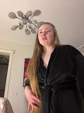 DeniMilkyyyyy online show from April 2026 07:28:02 PM