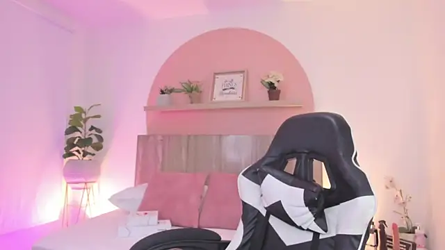 Clara Luu online show from February 2026 02:41:01 AM