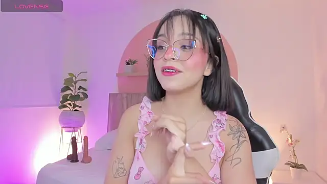 Clara Luu online show from April 2026 02:57:01 AM