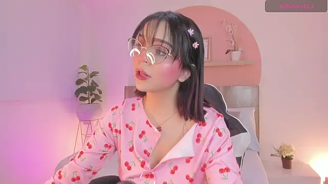Snapshot of Clara_Luu chatting on July 2026 02:45:01 AM Clara Luu online show from July 2026 02:45:01 AM