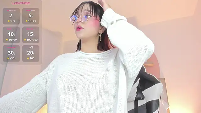 Clara Luu online show from May 2026 02:32:01 AM