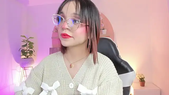 Clara Luu online show from May 2026 03:32:01 AM