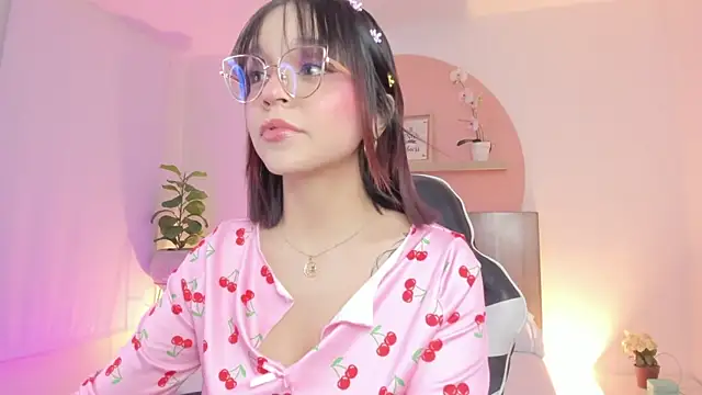 Clara Luu online show from May 2026 02:42:01 AM
