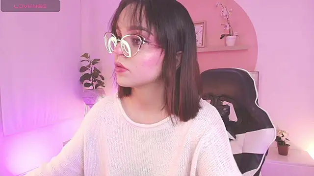 Snapshot of Clara_Luu chatting on July 2026 02:53:02 AM Clara Luu online show from July 2026 02:53:02 AM
