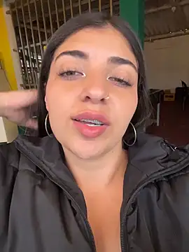 Snapshot of Isaa-Sweet chatting on November 2025 11:10:01 AM Isaa-Sweet online show from November 2025 11:10:01 AM