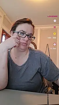 queenpeaches121 online show from April 2026 11:28:02 AM