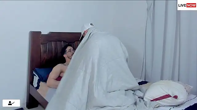 Hunter Hoott online show from April 2026 03:30:01 AM