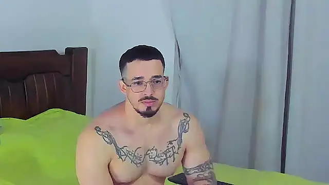 Snapshot of Hunter_Hoott chatting on November 2025 12:04:01 AM Hunter Hoott online show from November 2025 12:04:01 AM