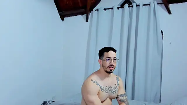 Hunter Hoott online show from December 2025 01:05:02 AM