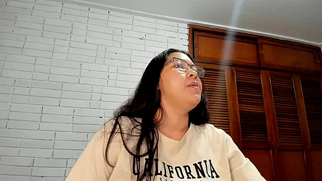 Naia Stant online show from November 2025 12:04:02 AM