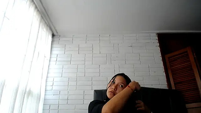 Naia Stant online show from October 2025 08:30:02 PM