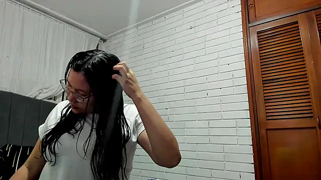 Naia Stant online show from November 2025 11:30:01 PM