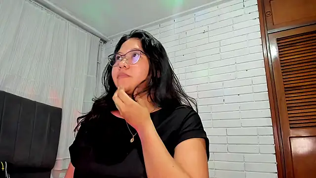 Naia Stant online show from November 2025 01:33:02 AM