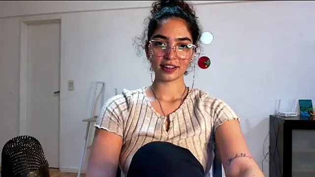 Ariagal online show from October 2025 08:53:01 PM