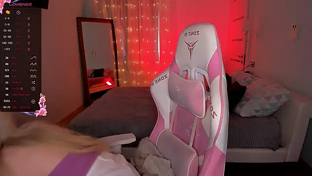 Snapshot of AnyaTaylor_ chatting on November 2025 08:29:01 AM AnyaTaylor online show from November 2025 08:29:01 AM