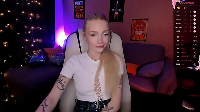 Snapshot of AnyaTaylor_ chatting on September 2025 01:55:01 AM AnyaTaylor online show from September 2025 01:55:01 AM