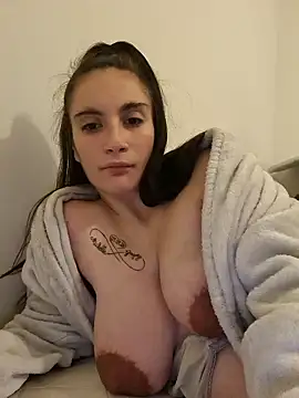 Michou02xXx online show from November 2025 07:57:01 PM