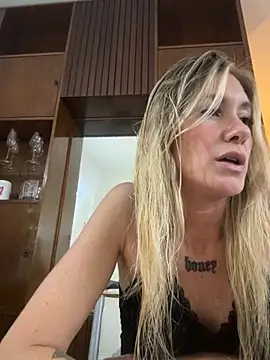 caritadeangellll online show from November 2025 12:44:01 AM