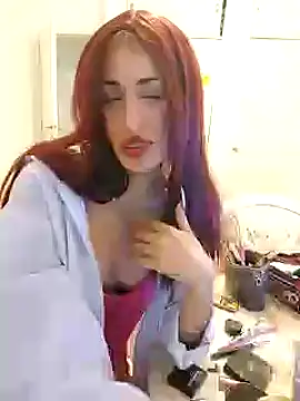 kendrafarq online show from September 2025 02:17:01 PM