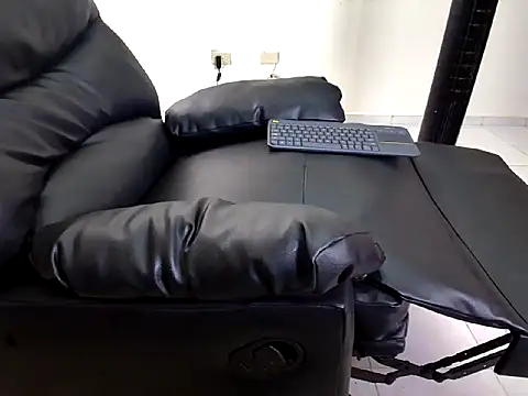 Dollarhot30 online show from April 2026 03:29:01 PM