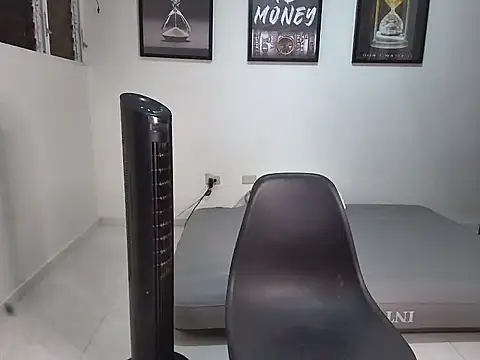 Dollarhot30 online show from October 2025 08:33:01 AM