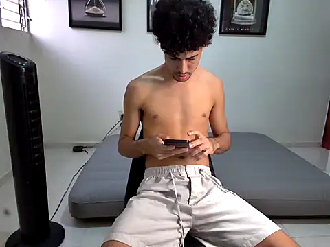 Dollarhot30 online show from November 2025 09:29:01 PM