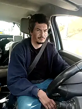 twitshe online show from November 2025 01:15:01 PM