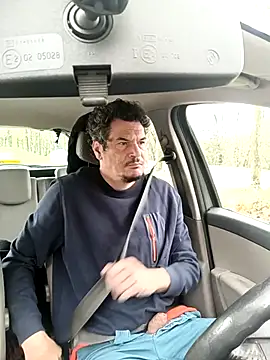 twitshe online show from November 2025 12:43:01 PM