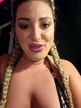 Snapshot of Blondie_Sasha chatting on October 2025 06:30:02 PM Blondie Sasha online show from October 2025 06:30:02 PM