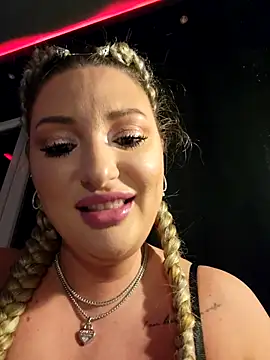 Snapshot of Blondie_Sasha chatting on October 2025 06:20:01 PM Blondie Sasha online show from October 2025 06:20:01 PM