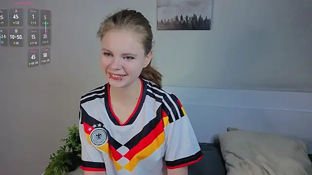 JulietteRain online show from June 2026 09:09:02 PM