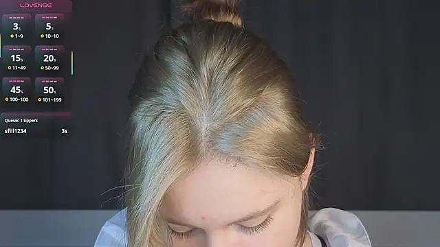 JulietteRain online show from December 2025 05:18:01 PM