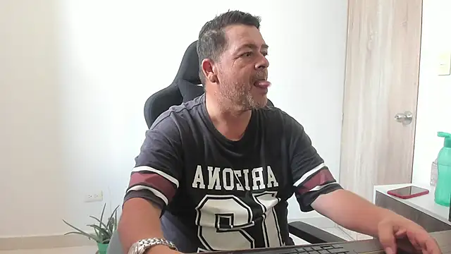 massimo dannger online show from October 2025 06:16:02 PM