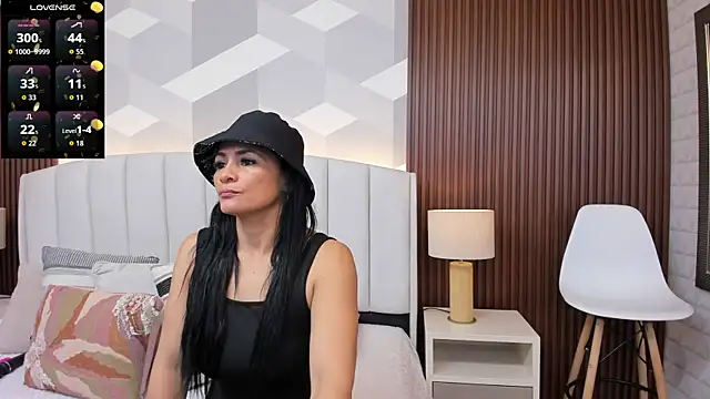 Snapshot of Mommy_Naughty chatting on December 2025 11:20:02 AM Mommy Naughty online show from December 2025 11:20:02 AM