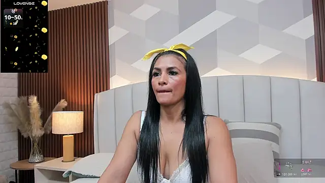 Snapshot of Mommy_Naughty chatting on December 2025 11:16:02 AM Mommy Naughty online show from December 2025 11:16:02 AM