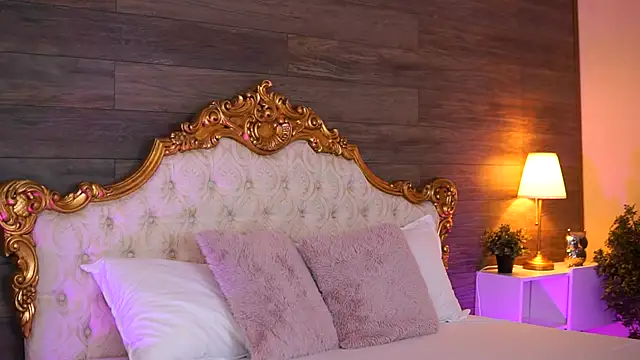 EllieRedd online show from October 2025 09:00:01 AM