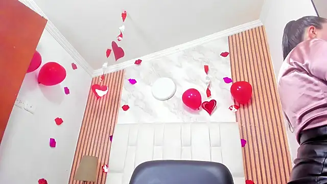 CharlotteSchmidtt online show from February 2026 11:34:01 AM