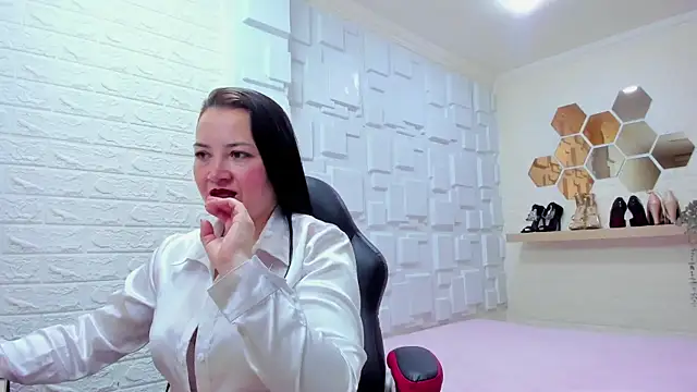 CharlotteSchmidtt online show from December 2025 11:32:01 AM