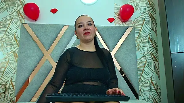 CharlotteSchmidtt online show from February 2026 11:32:01 AM