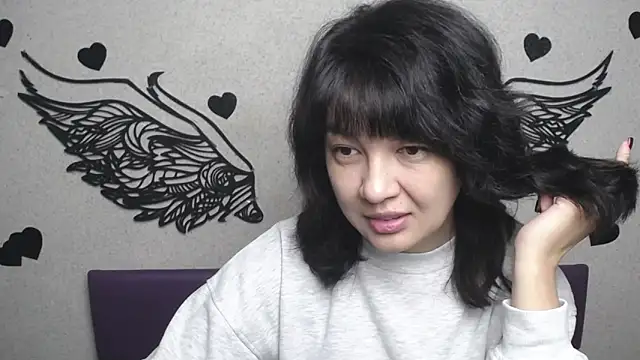 Snapshot of SelenaFly chatting on October 2025 05:08:02 AM SelenaFly online show from October 2025 05:08:02 AM