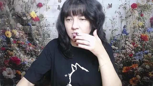 Snapshot of SelenaFly chatting on September 2025 11:04:01 AM SelenaFly online show from September 2025 11:04:01 AM