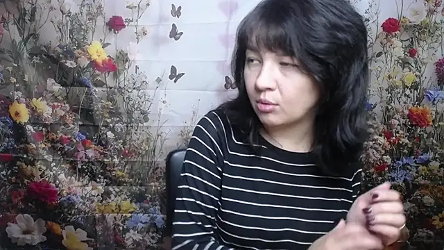 Snapshot of SelenaFly chatting on September 2025 11:27:01 AM SelenaFly online show from September 2025 11:27:01 AM
