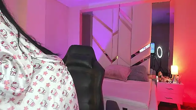 EmmaStonns online show from November 2025 11:10:01 AM