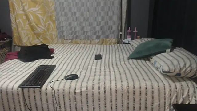 Snapshot of SEXYHUGEASS21 chatting on June 2026 05:56:01 AM SEXYHUGEASS21 online show from June 2026 05:56:01 AM